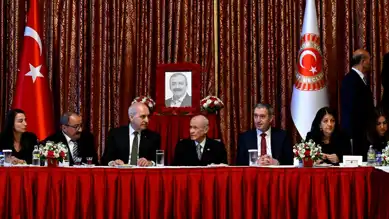 Bahçeli'den Önder'e Meclis'te Taziye Ziyareti